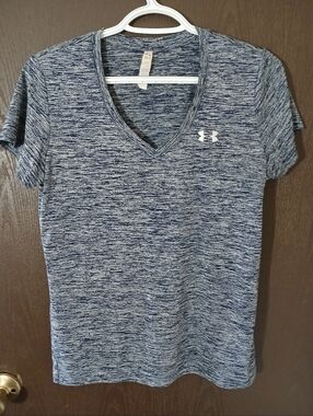 Under Armour Women's Blue V-Neck Top